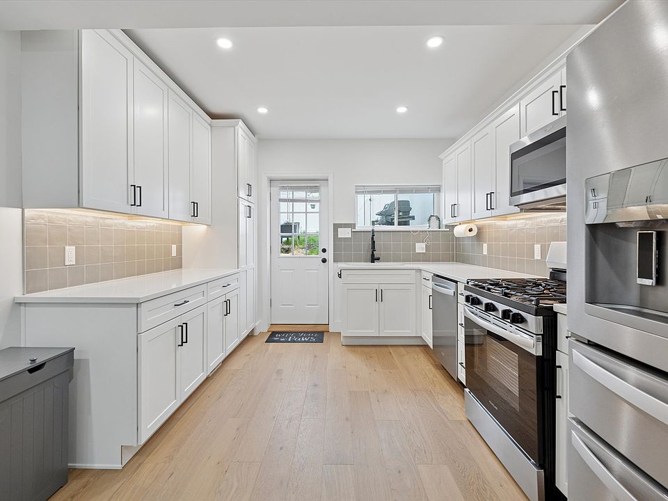 1st image of 130 W 1st Ave
