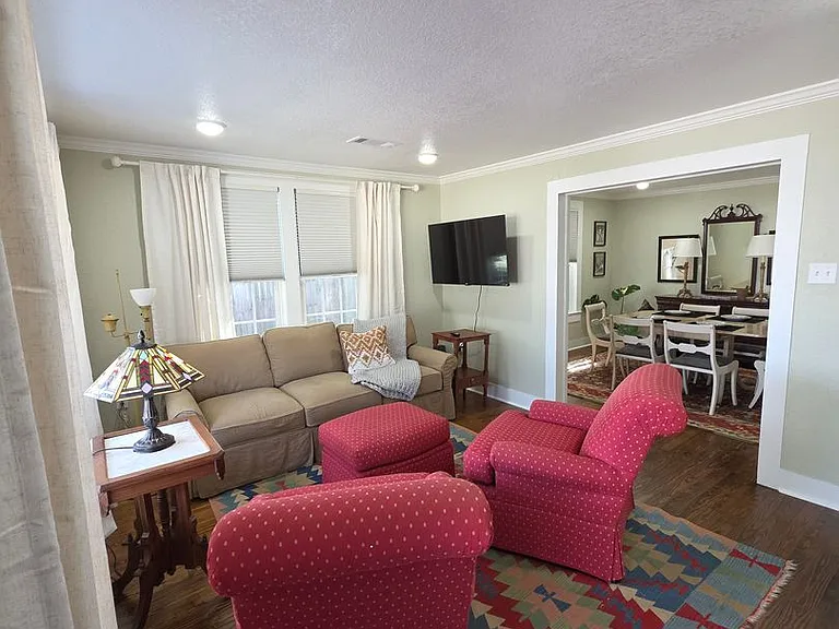 105 Pecan St — Photo 3