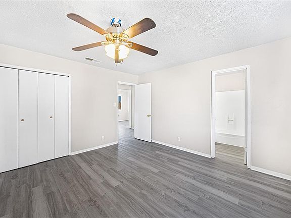 3rd image of 1111 W Rundberg Ln