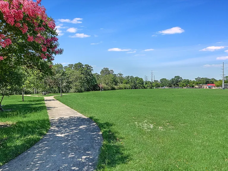 2403 Bosque Dr #B — Photo 30