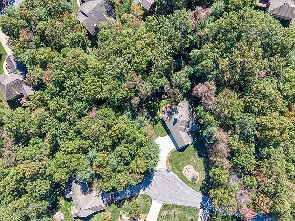 5th image of 16 Holly Ct