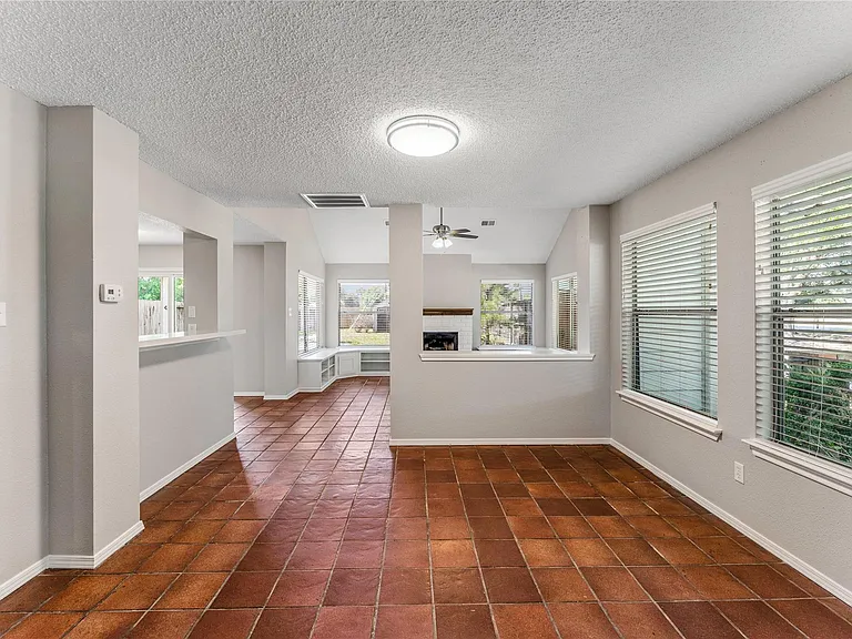 11831 Meadowchase Dr — Photo 3