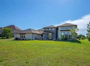 208 S Riverside Dr, Moore, OK 73160