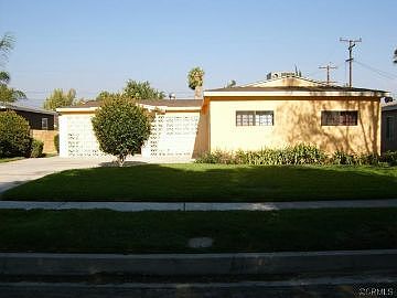 3rd image of 3027 N Pico Ave