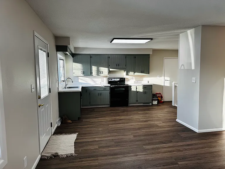 59 Fleetwood Rd NW — Photo 6