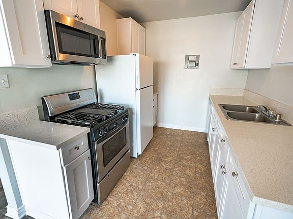 3rd image of 350 S Manhattan Pl #8