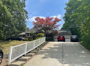 91 Laurel Dr, Smithtown, NY 11787