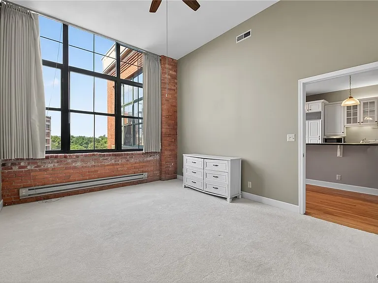 526 Plum St #402 — Photo 25