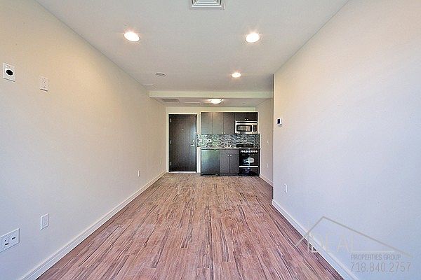 1st image of 601 4th Ave