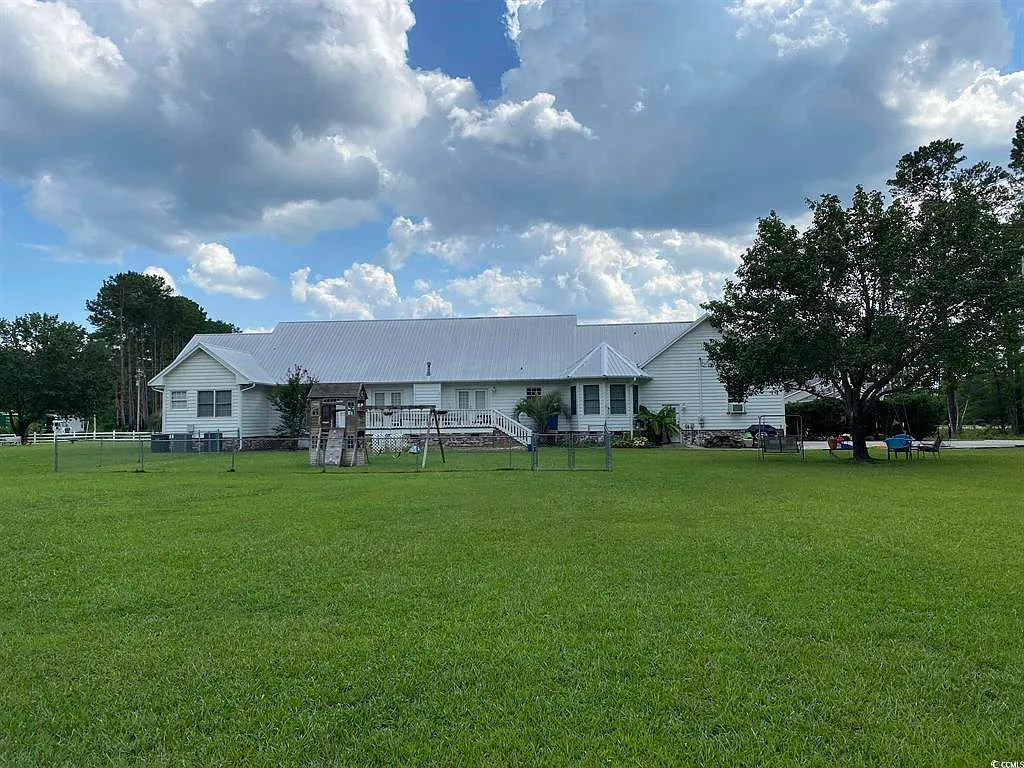 6 bed, 4000 sqft, $4,000 — Photo 3