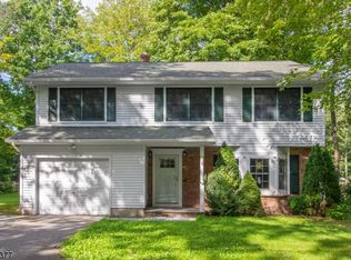 6 Hamilton Dr W, Hewitt, NJ 07421