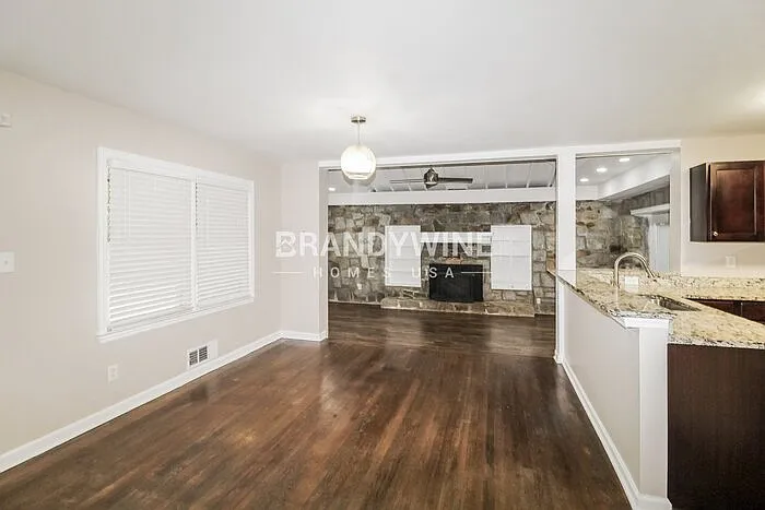 3292 Westmart Ln — Photo 6
