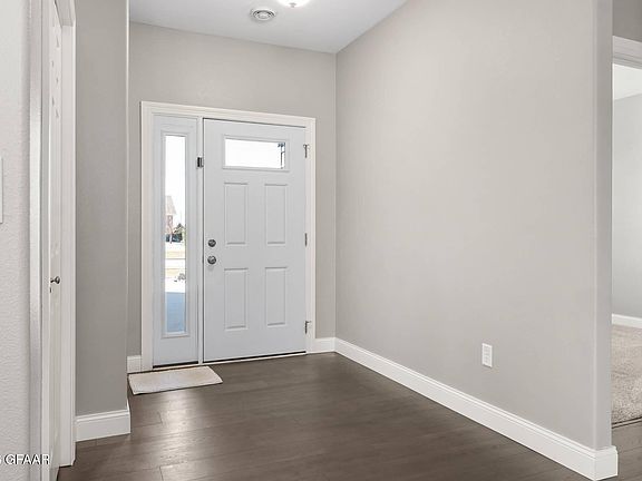 2nd image of 3801 Diamond Dr