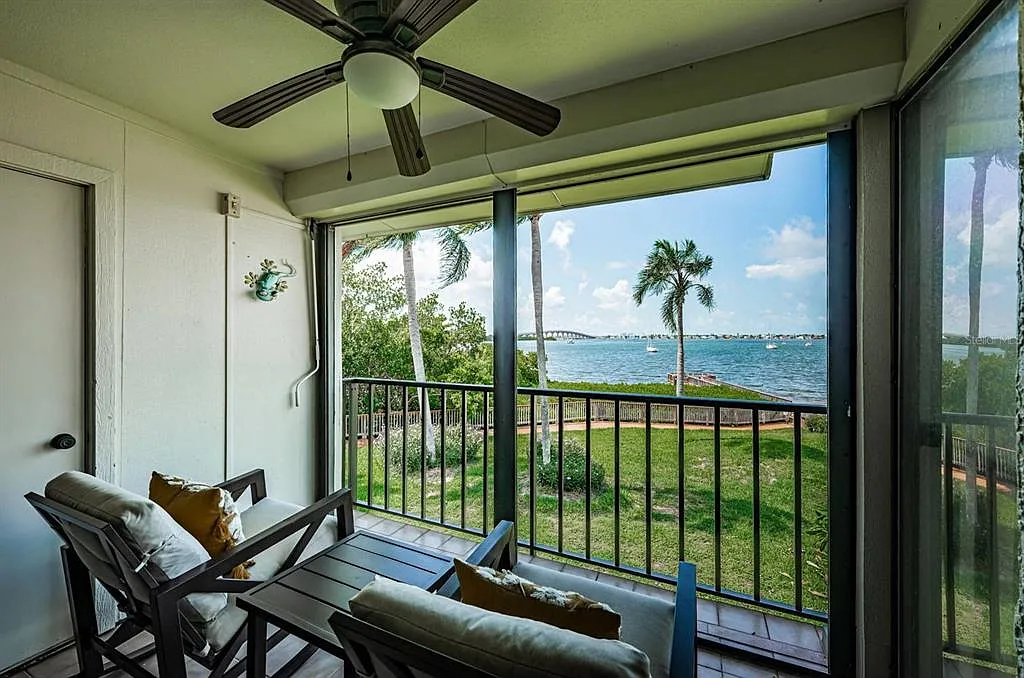 2 bed, 2.0 bath, 915 sqft, $2,500 — Photo 4