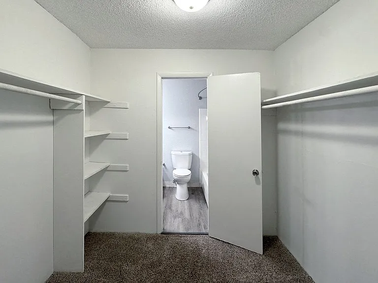 Ascot Place Apartments — Photo 52