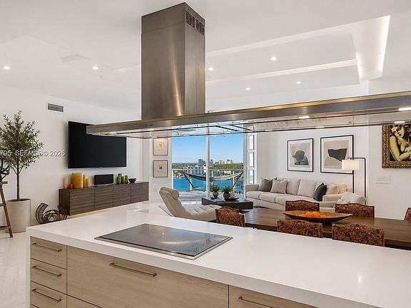 4th image of 17301 Biscayne Blvd APT 1803