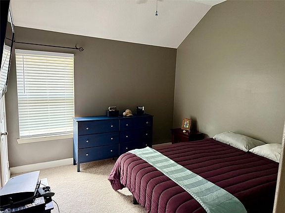 3rd image of 223 Maple Ln