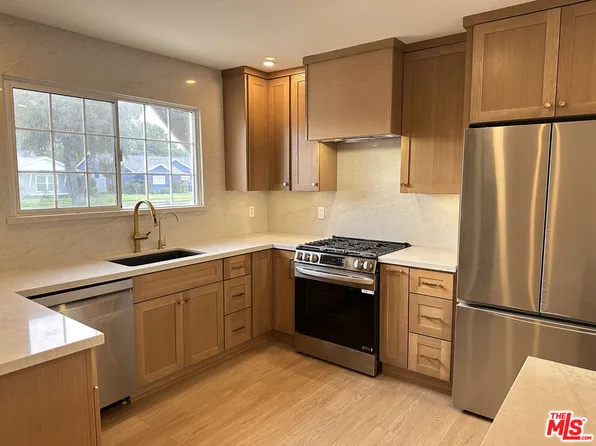 8938 Monogram Ave, North Hills, CA 91343