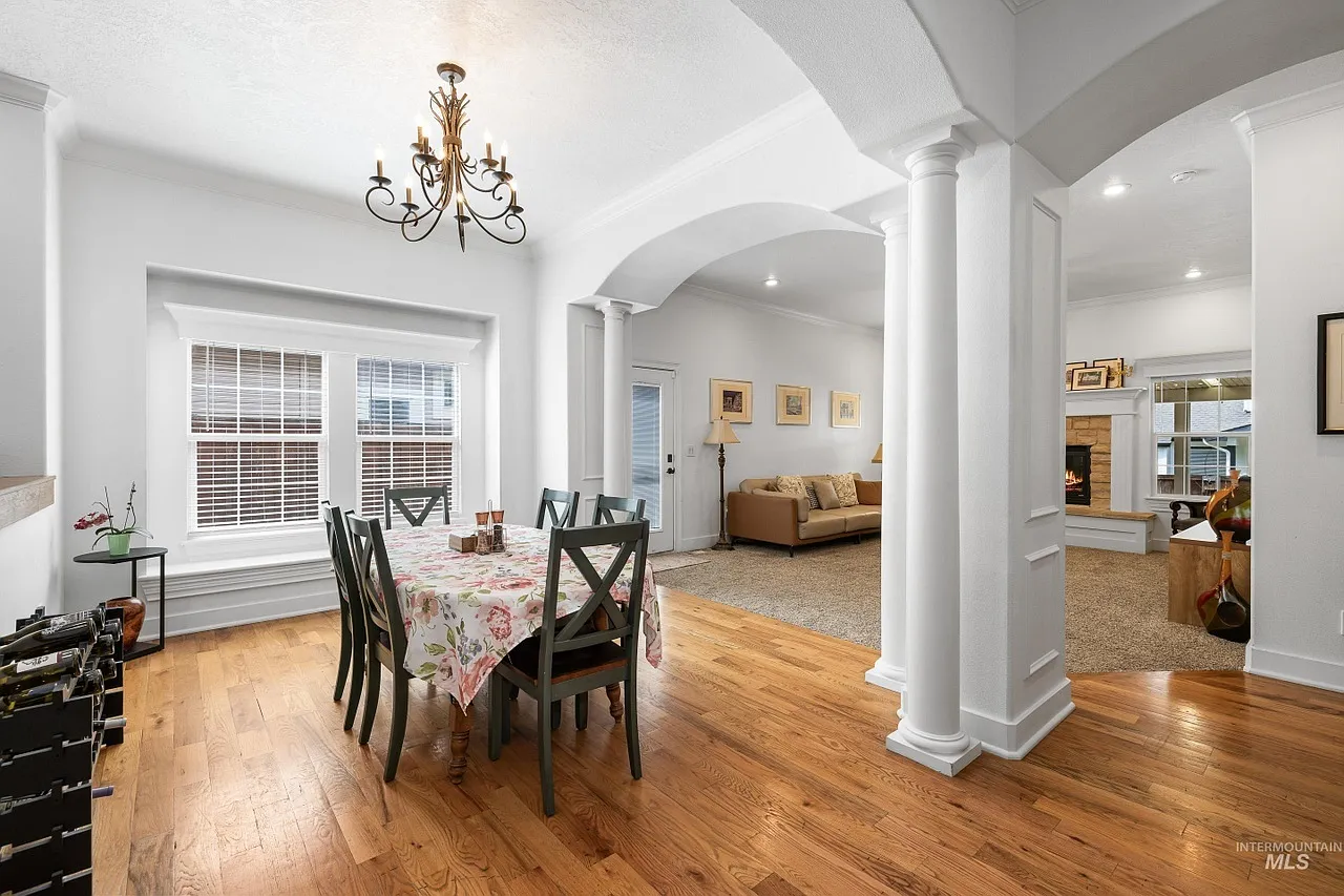 525 South Woodhaven Avenue - 1 — Photo 4