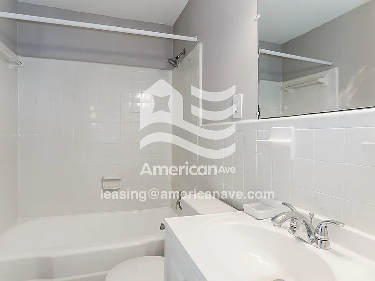 1439719_014_wm_-_bathroom_13603042.jpg