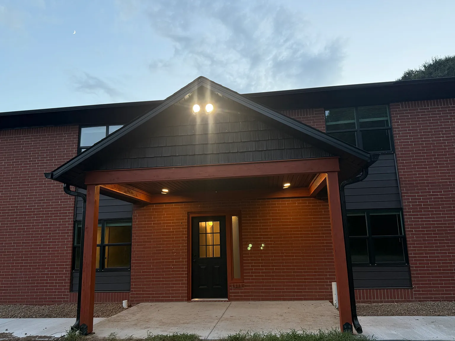 2 bed, 850 sqft, $1,000 — Photo 1