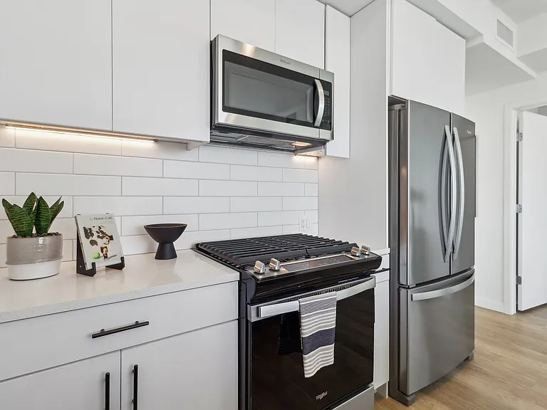 800 Broadway — Photo 12