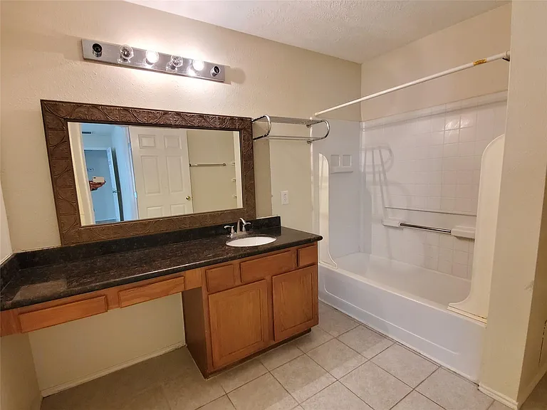 18203 Afton Hollow Ln — Photo 18