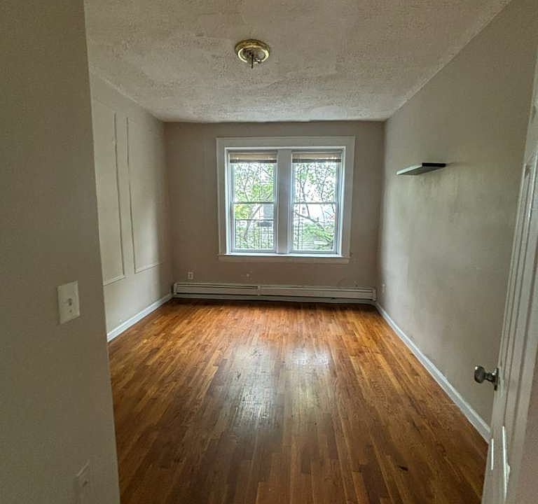 2nd image of 399 13th Ave Unit 3