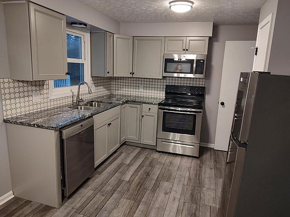 Beautiful Kitchen with STAINLESS STEEL APPLIANCES including above range microwave, range, refrigerator, dishwasher, stainless steel sink with garbage disposal and granite countertops!