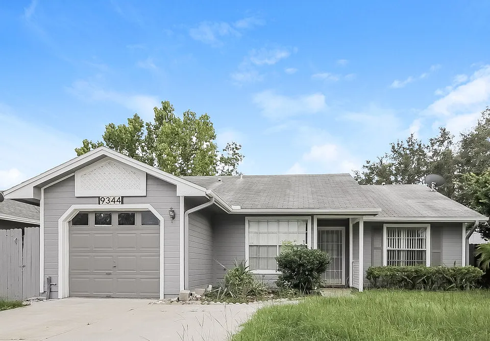 9344 Chandon Dr