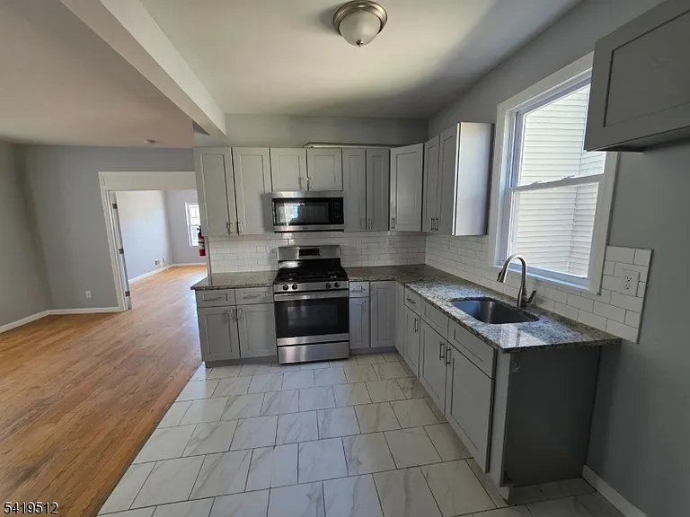 245 Marshall St — Photo 4