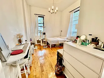 Rented by R New York