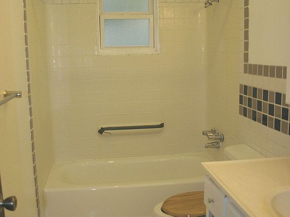 4th image of 10746 38th Ave NE