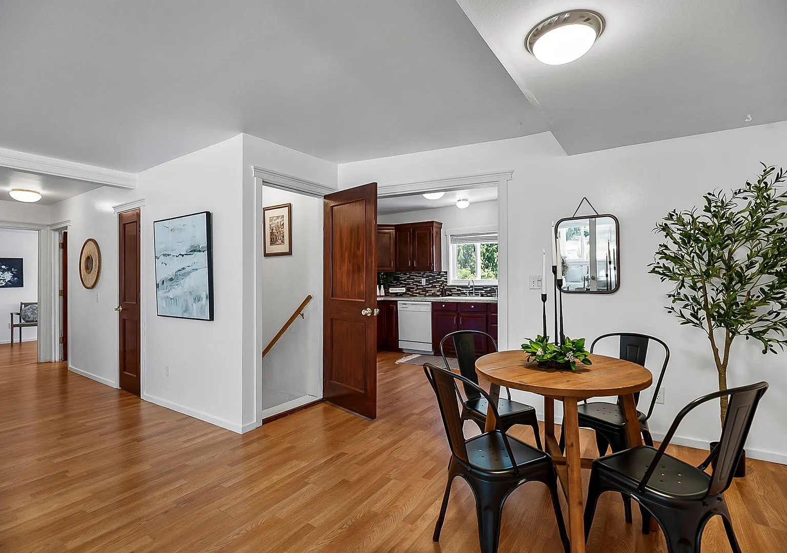 Desirable Pinehurst Neighborhood Everett — Photo 4