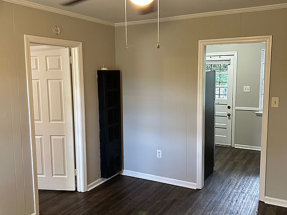 4th image of 4602 Hyde Ave #1