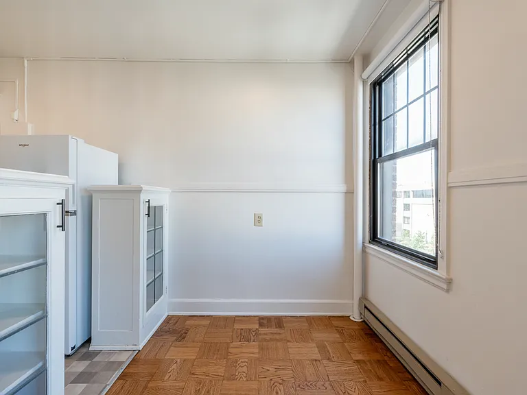 Comfortable Urban Living in a Classic Brick Building Near UW & Light Rail — Photo 48