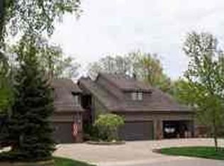 9897 Hawthorne Pl, Grosse Ile, MI 48138