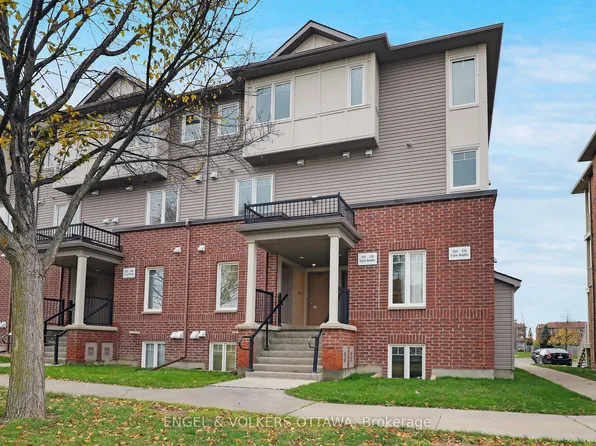 270 Espin Hts, Ottawa, ON K2J 0Y8