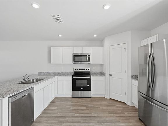 5th image of 133 Oxford Ln