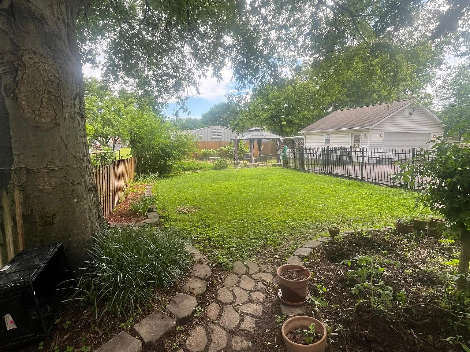 1134 Eastdale Ave — Photo 3