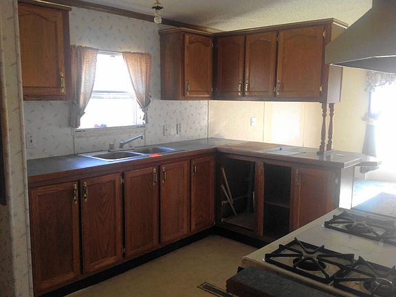 4th image of 3350 Fox Dr