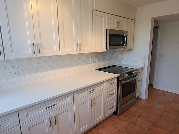3rd image of 750 Egret Cir APT 211
