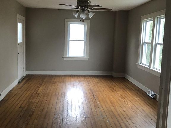 4th image of 1028 Grant Ave