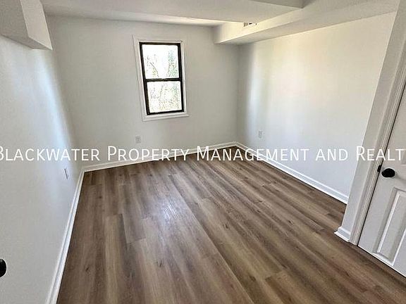 4th image of 2214 Craig St