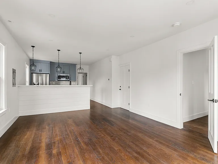 8 Cross St #2 — Photo 8
