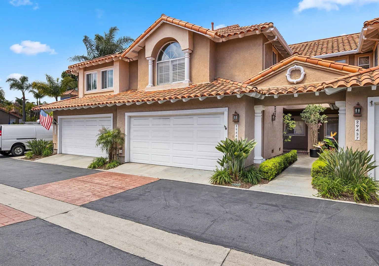 Upgraded Throughout Laguna Niguel Townhome! — Photo 1
