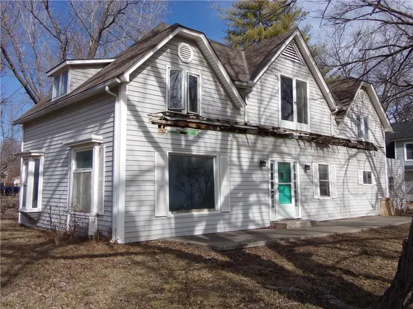 402 Walnut St, Lacygne, KS 66040