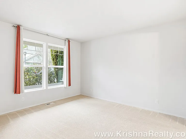 5906 NE Skipton St — Photo 5