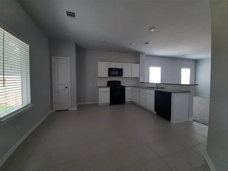 5855 Strawflower Ln — Photo 11
