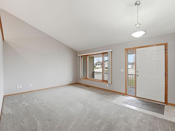 5th image of 801 Maplewood Ave
